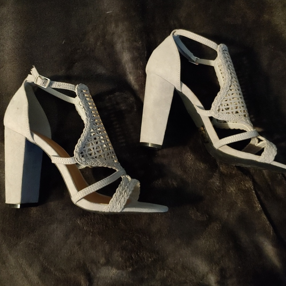 Heels - Picture 4 of 7